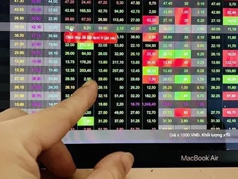 Tung 900 tỷ "gom" cổ phiếu Việt Nam trong phiên đầu tuần, tự doanh CTCK săn lùng mã nào nhiều nhất?