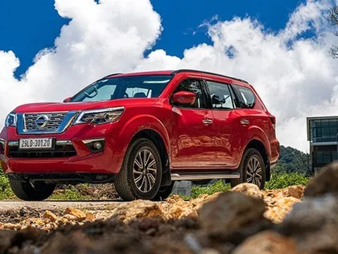 Mẫu SUV cỡ D giảm giá một nửa