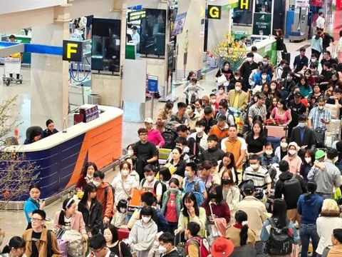 Tour du lịch tăng mạnh, vé máy bay, tàu xe Tết có căng thẳng?