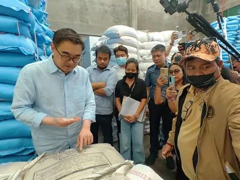 Khám xét một nhà kho, cảnh sát thu giữ 26.000 bao gạo nhập lậu quy mô lớn, tổng giá trị hơn 15 tỷ đồng