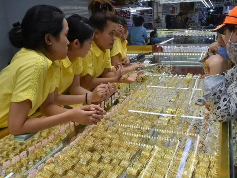 Giá vàng hôm nay 4-11: Tiếp tục giảm mạnh