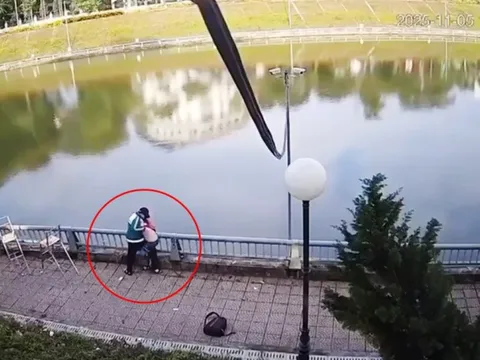 NÓNG: Thêm 1 vụ bạo lực học đường nghiêm trọng, nam sinh lớp 8 hành hung bạn học, đẩy nạn nhân rơi xuống hồ nước rồi bỏ đi!