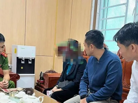 Cụ bà được ‘giải cứu’ kịp thời khi mang 5 sổ tiết kiệm tiền tỷ chuyển cho kẻ lừa đảo