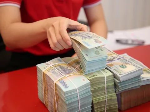 Nhiều ngân hàng âm thầm tăng lãi suất gửi tiết kiệm