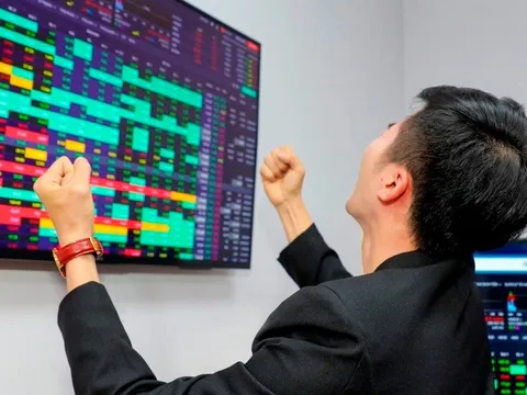 Cổ phiếu một doanh nghiệp đầu ngành “bốc đầu” lên đỉnh lịch sử trước thềm trả cổ tức 65% bằng tiền mặt