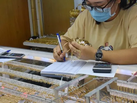 Giá vàng hôm nay 8-11: Tăng vọt trở lại