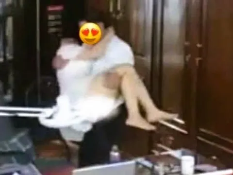 Thông tin mới vụ người đàn ông có clip "thân mật" trong phòng làm việc với nhiều phụ nữ