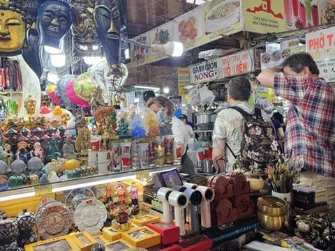 Một tiểu thương bán rau củ ở chợ Thủ Đức bị lừa 150 triệu đồng