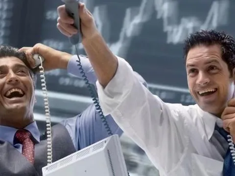 Phiên 11/11: Khối ngoại giảm bán ròng, ngược chiều tung hàng trăm tỷ gom 2 cổ phiếu Bluechips