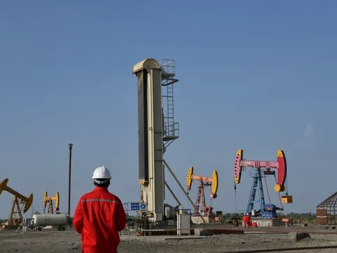 Mỹ siết dầu Nga, Trung Quốc đổ gần 500 tỷ USD tự chủ nguồn cung: phát hiện 'mỏ vàng' ngoài biển Đông, xây kho dự trữ lên tới 1,3 tỷ thùng