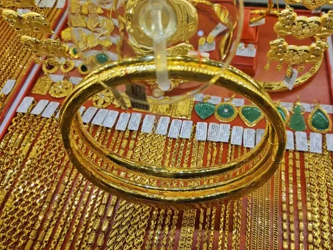 Sáng 11-11, tăng hàng triệu đồng, giá vàng miếng SJC chạm 152 triệu đồng/lượng