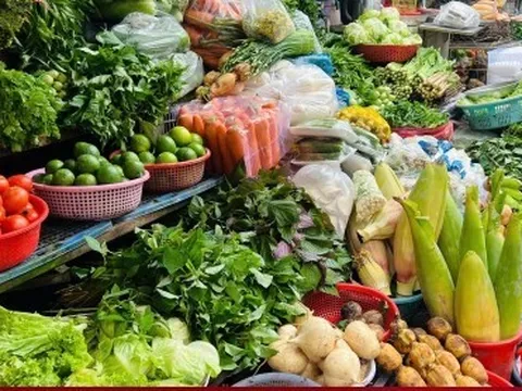 Giá rau xanh tại TP.HCM tăng vọt
