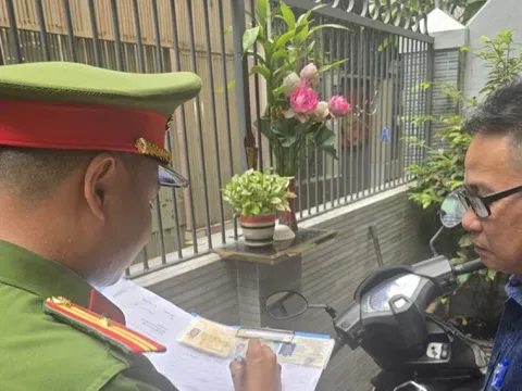 Từ 1/12, người mua bán xe không làm thủ tục đúng hạn có thể bị phạt đến 12 triệu đồng