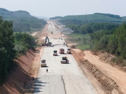 Đẩy nhanh tiến độ 4 dự án cao tốc Bắc – Nam, bảo đảm hoàn thành đúng dịp 19/12/2025