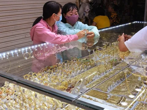 Giá vàng hôm nay 11-11: Tăng rất mạnh, lập đỉnh trong hai tuần qua
