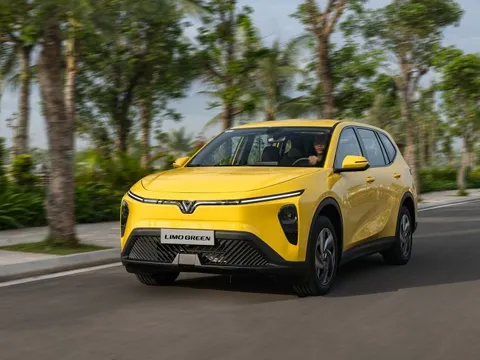 VinFast lập 'siêu kỷ lục' bán hơn 20.000 xe/tháng, Limo Green thành 'gà đẻ trứng vàng' mới