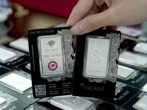 Giá bạc điều chỉnh sau khi tăng mạnh