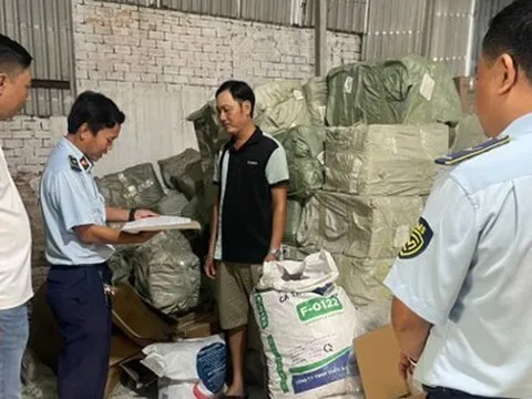 Phát hiện kho kẹo dẻo hơn 1 tấn không nhãn mác, bán tràn lan trên mạng