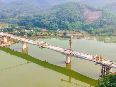 Đèo Cả chính thức hợp long cây cầu lớn nhất trên cao tốc Tuyên Quang - Hà Giang dài 77km
