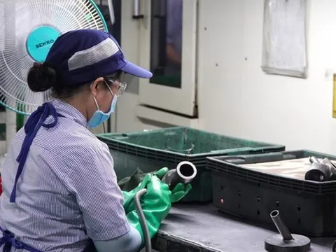 Không xóa bỏ, cắt giảm tiền lương, chế độ khi điều chỉnh lương tối thiểu