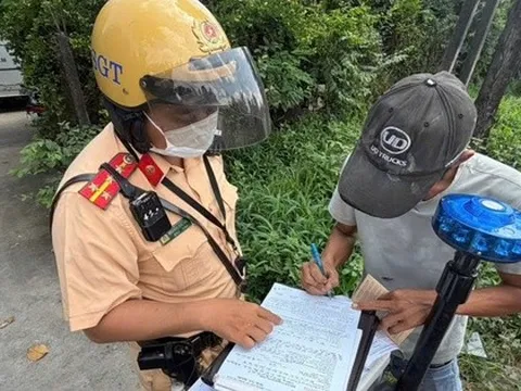 Công an TPHCM hướng dẫn cài ứng dụng xem phạt nguội dễ dàng