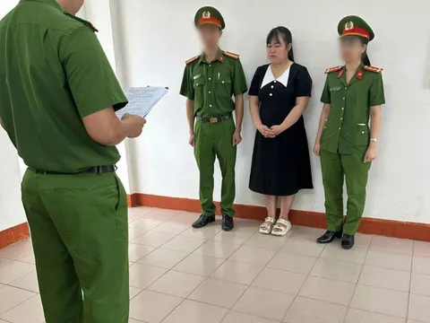 Bắt tạm giam Nguyễn Thị Phương Uyên