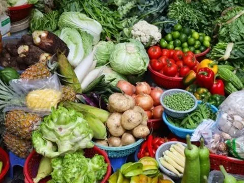 Rau dưa đắt 'khét lẹt', hơn cả thịt cá