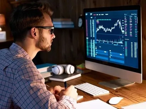 Phiên 19/11: Khối ngoại tiếp tục bán ròng hơn 700 tỷ đồng, loạt cổ phiếu bluechips bị "xả" mạnh