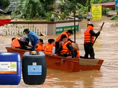 Bộ Công an cảnh báo khẩn: 100 can axit đang bị cuốn trôi thất lạc