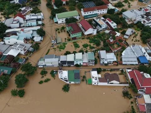 Mưa lũ lịch sử diễn biến phức tạp, 52.000 ngôi nhà ngập sâu, Thủ tướng chỉ đạo khẩn trong đêm