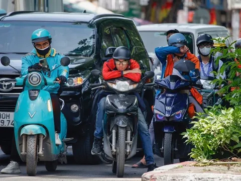 Hà Nội dự kiến hỗ trợ tối đa 5 triệu đồng mỗi người để đổi xe máy điện, miễn phí tiền vé sử dụng phương tiện công cộng