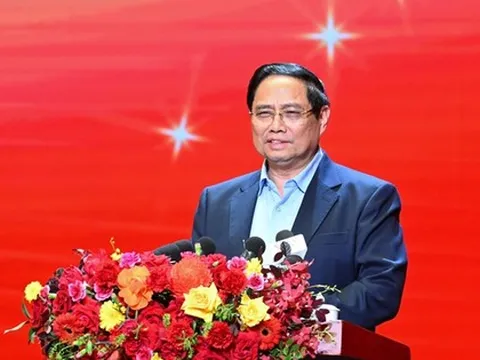 Thủ tướng đề nghị ngành ngân hàng hướng dòng vốn vào các lĩnh vực ưu tiên, tiết giảm chi phí, ứng dụng công nghệ để hạ lãi suất