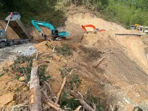 Nổ mìn phá đất đá sạt lở, sớm thông đường lên Đà Lạt