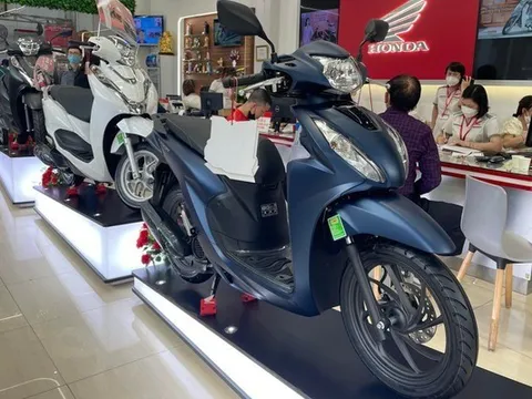 Loạt xe ga Honda bất ngờ bị đội giá, có mẫu còn chênh cả chục triệu