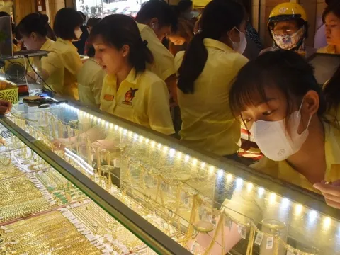 Giá vàng hôm nay 28-11: Tiếp nối đà tăng