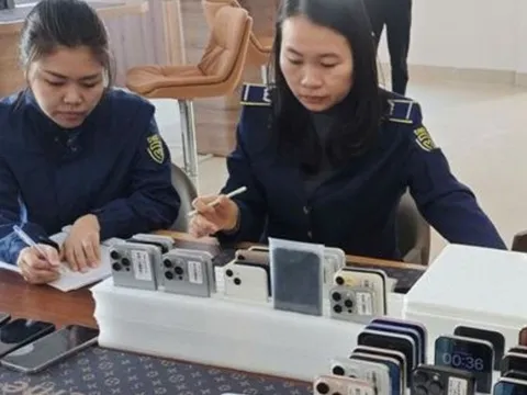Tạm giữ hàng chục chiếc iPhone cũ nhập lậu