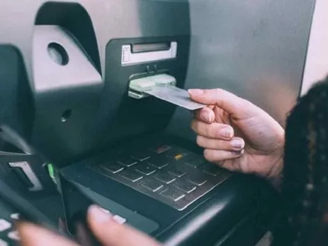 Phát hiện thủ đoạn hoàn toàn mới, điều khiển máy ATM tự động nhả tiền