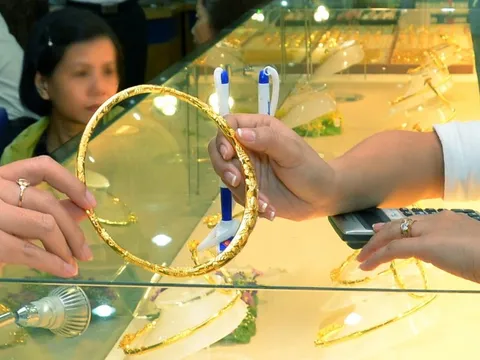 Giá vàng hôm nay 3-12: Bất ngờ sụt giảm