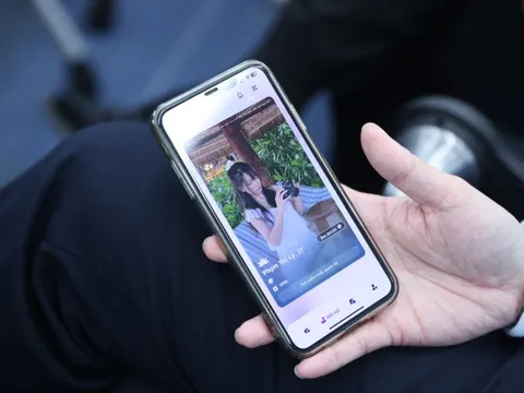 FPT tạo ứng dụng kiểu “Tinder” để se duyên nhân viên của mình với người của Vietnam Airlines