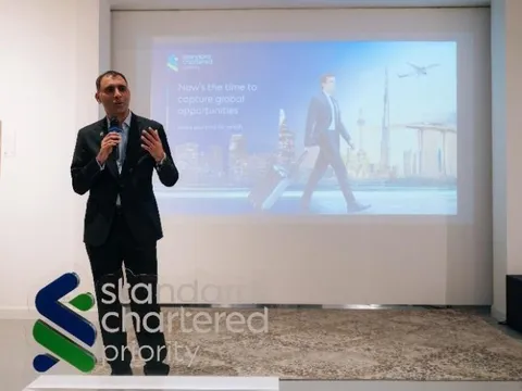 Triển lãm nghệ thuật do Standard Chartered tổ chức thu hút khách hàng ưu tiên