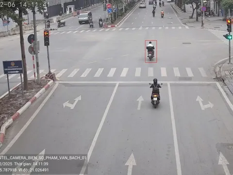 Chỉ trong 1 ngày, camera AI 'bắt' được 703 lượt xe vượt đèn đỏ tại một ngã tư ở Hà Nội
