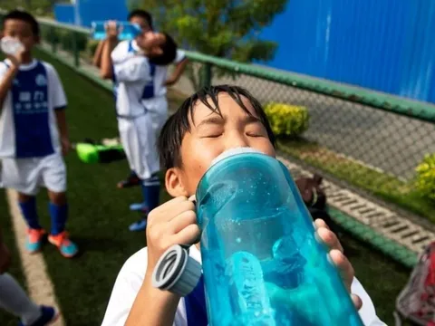 Chưa từng có trong lịch sử: Trung Quốc tạo ra ‘cỗ máy thần kỳ’ biến nước biển thành nước ngọt - giá bằng đúng gói mì tôm mỗi m3, rẻ bằng 1/8 công nghệ Mỹ