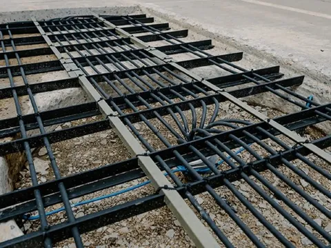 Phát minh có thể thay đổi tương lai ngành vận tải: xe điện vừa sạc vừa đi ở tốc độ 105 km/h, hệ thống pin nằm sâu dưới mặt đường cao tốc