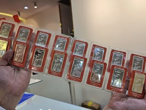 Giá bạc hôm nay 8-12: Bất ngờ giảm sau khi lập kỷ lục mới