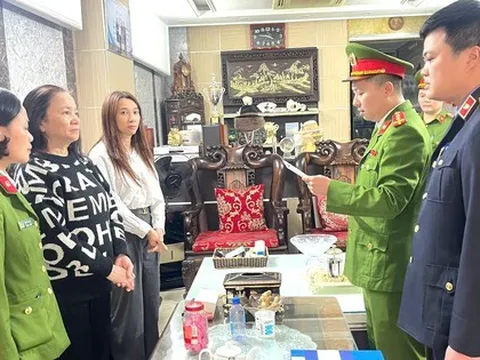 VIDEO: Công an khởi tố, bắt vợ chồng chủ tiệm vàng nổi tiếng ở Thanh Hóa