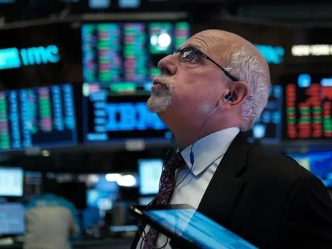 Phiên 10/12: Gần 400 tỷ đồng cổ phiếu Việt Nam bị khối ngoại bán ròng, mã nào bị "nhắm" đến?