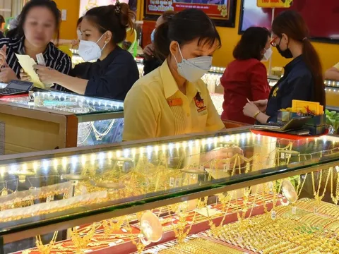 Cuối ngày 9-12, giá vàng miếng SJC và vàng nhẫn tiếp tục giảm mạnh