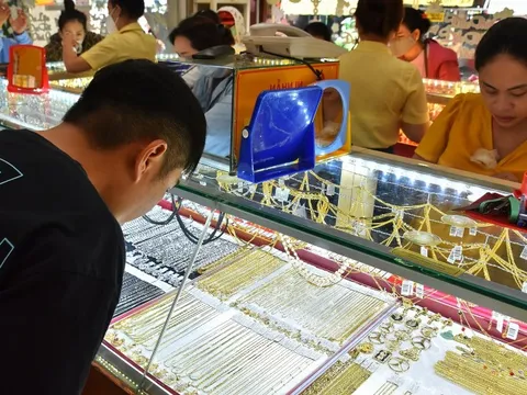 Giá vàng hôm nay 10-12: Tăng rất mạnh