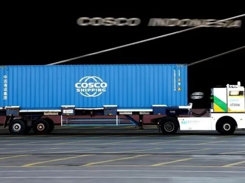 Phát hiện đoàn xe tải không người lái Trung Quốc chạy lặng lẽ ở khu cảng đông đúc bậc nhất thế giới - chuyên gia châu Âu thừa nhận: 'đừng bao giờ nghi ngờ khả năng của họ nữa'