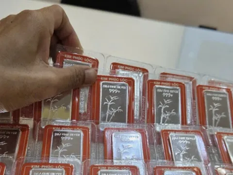 Giá bạc hôm nay 11-12: Tăng gấp đôi từ đầu năm, có nên mua vào lúc này?